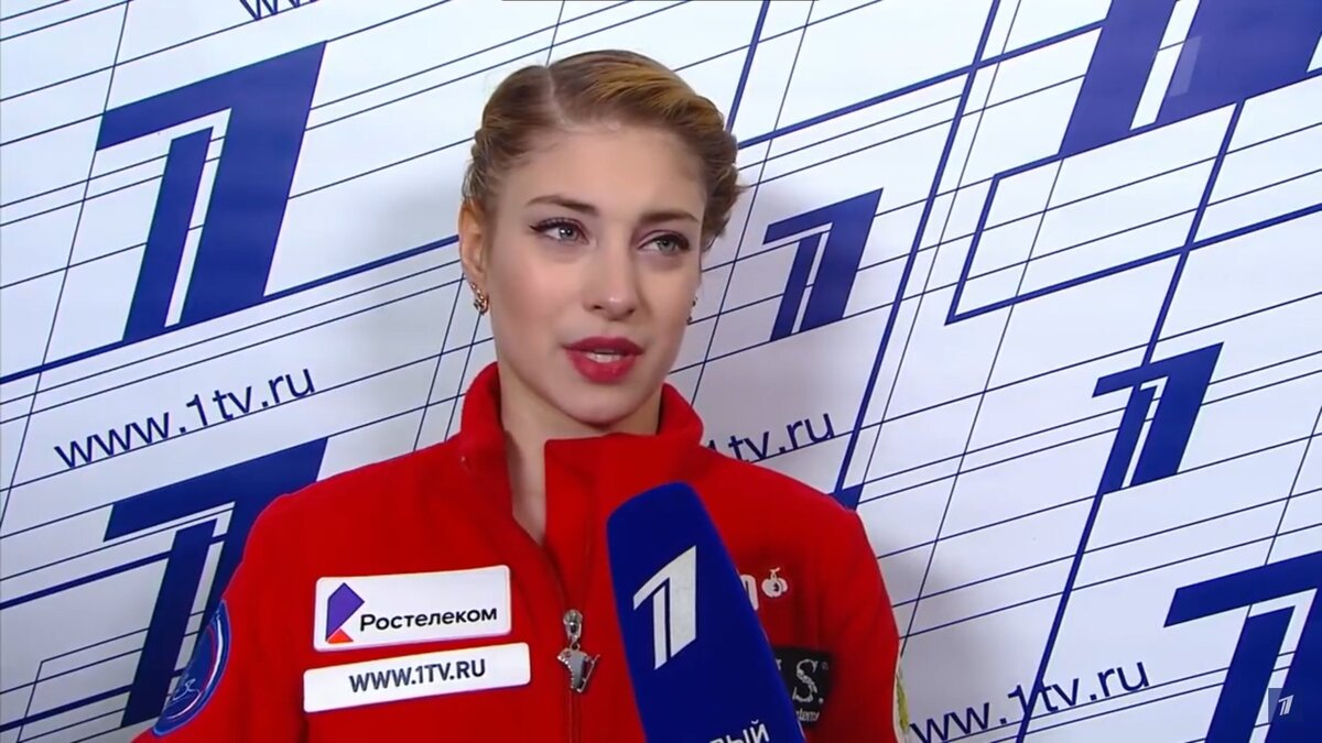 Алёна Косторная на интервью 