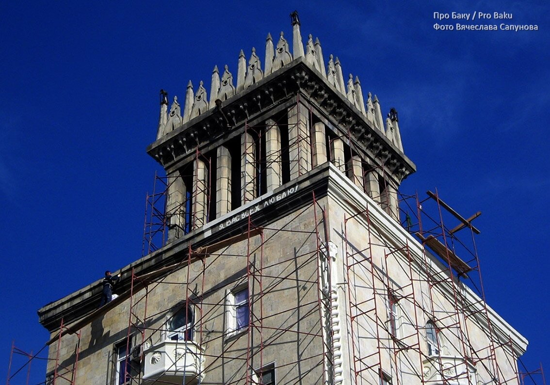 Самый знаменитый дом в поселке Монтина. Фото Вячеслава Сапунова. 