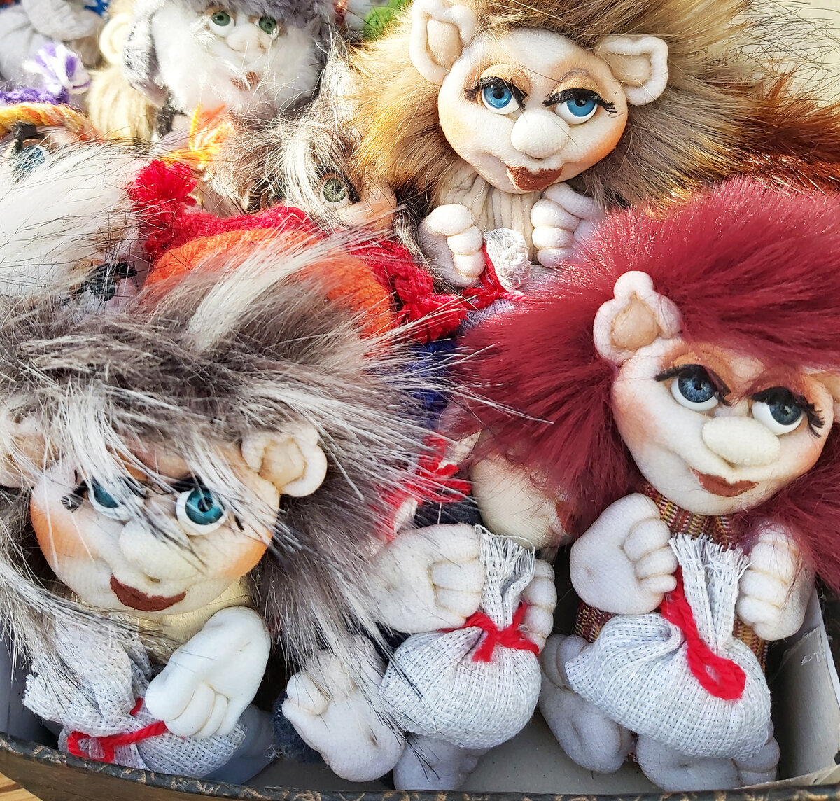 Ручные куклы - обереги. Фото с арт аллеи.