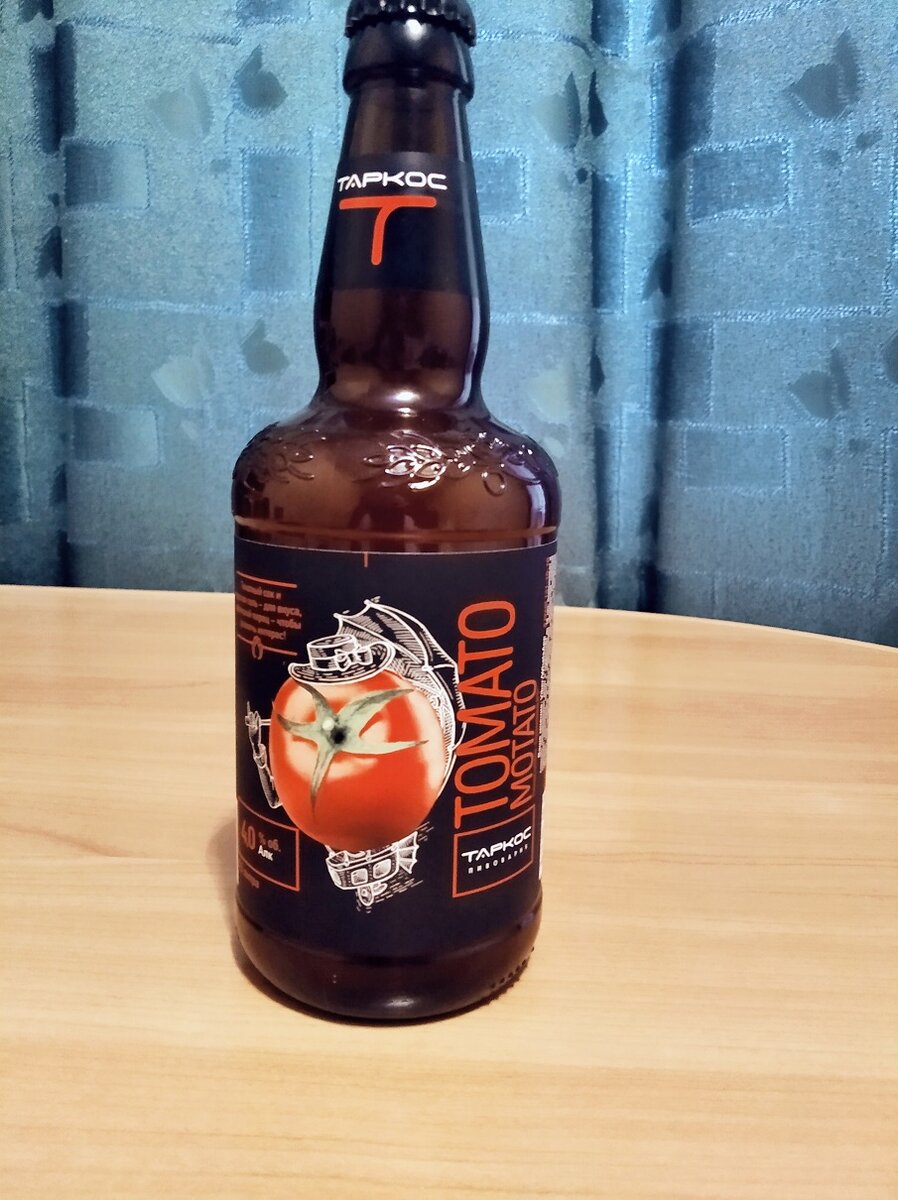 На переднем плане синьор помидор