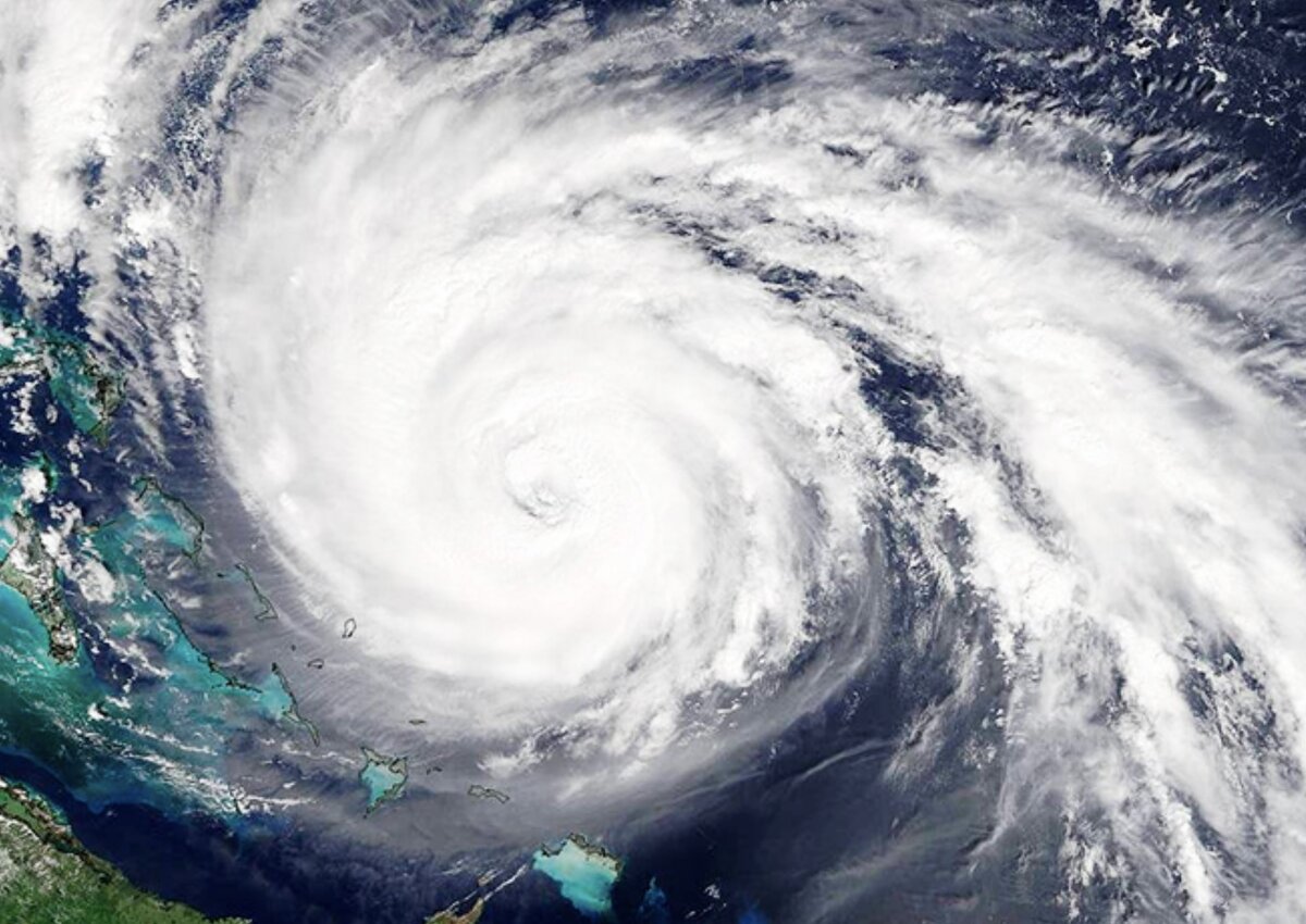 Dangerous storm. Тайфун картинки. Ураган во Владивостоке. Картинки на аву Тайфун.