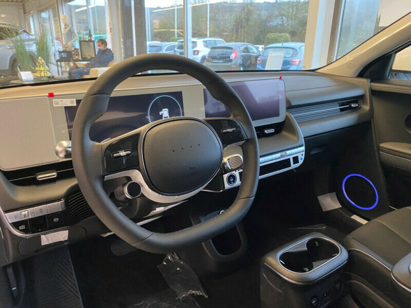 Израильтяне не тратят свои деньги на Audi, BMW и Mercedes. Источник иллюстрации - Яндекс.Картинки