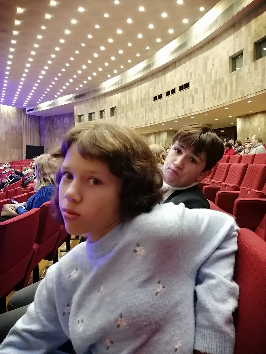 В зрительном зале