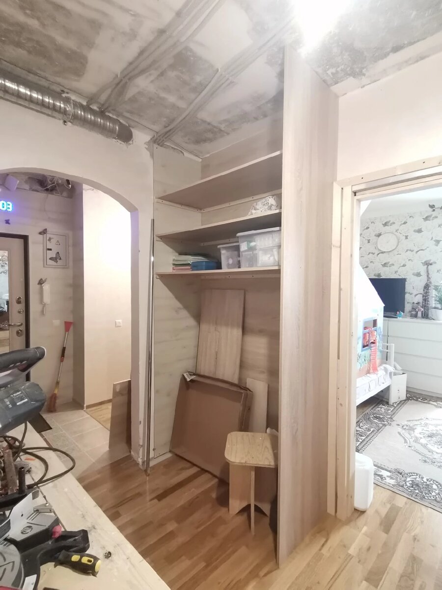 Сборка шкафа в процессе. 