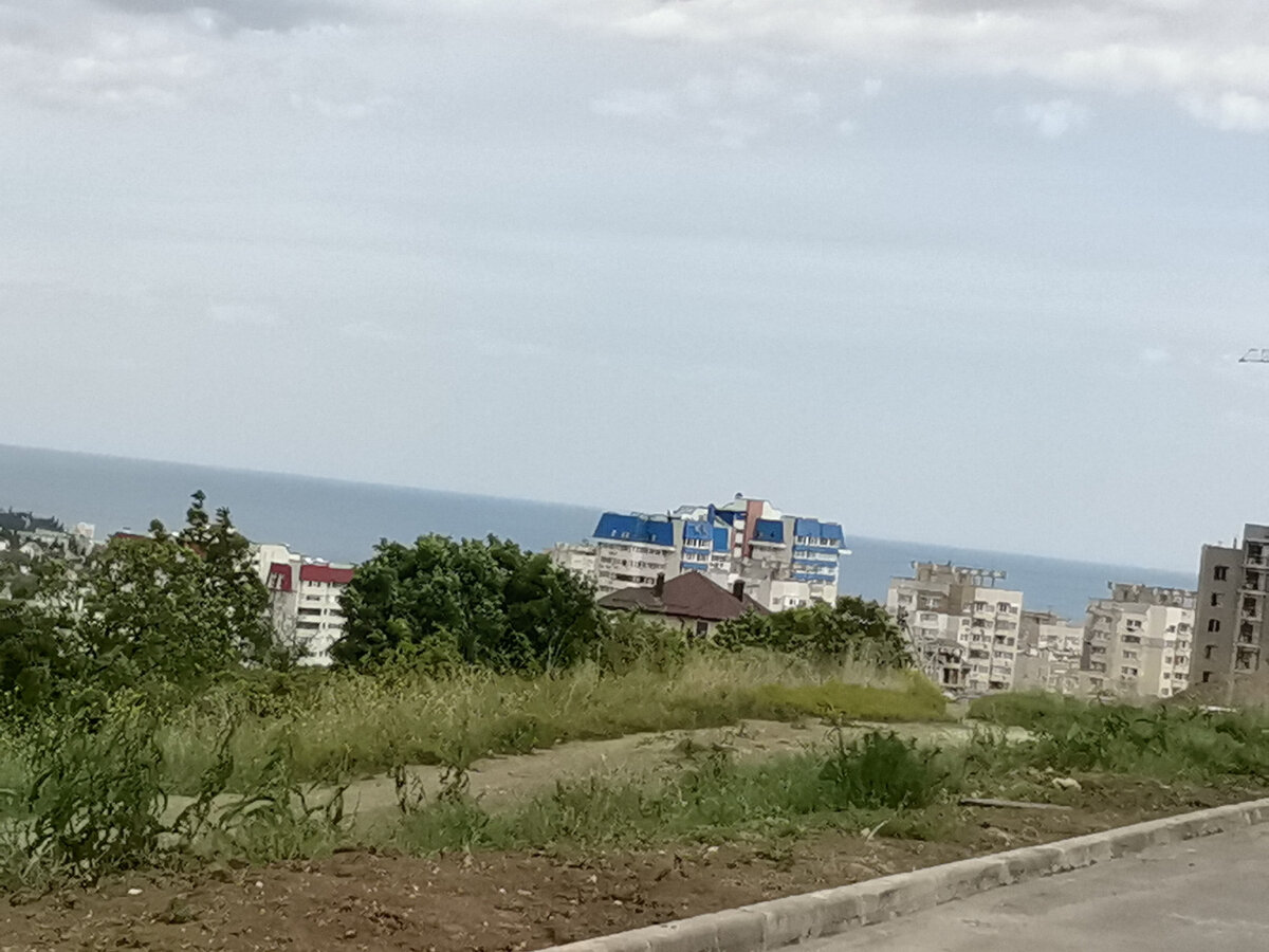 Дома строятся в горах. 