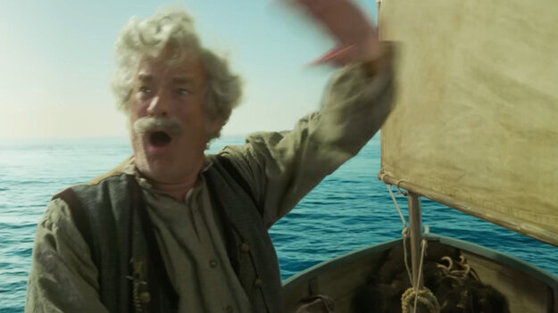 В сети появился первый официальный трейлер новой экранизации знаменитой сказки о деревянном мальчике Буратино. Эта версия многих зрителей взбесила. 
Компания Disney опублковала первый трейлер фильма «Пиноккио» (Pinocchio) о персонаже, которого в России знают как Буратино. Экранизация будет переосмыслением оригинального мультфильма студии, но в этот раз с живыми актерами. Некоторые персонажи при этом будут созданы с помощью графики, как и сам Пиноккио. В ролике главного героя практически не показали. Он появляется в самом конце трейлера на одну секунду, но при этом кадр сделан так, что рассмотреть внешность персонажа невозможно. Трейлер «Пиноккио» взбесил зрителей. У тизера уже больше 45 тысяч дизлайков. Некоторые пользователи все же положительно оценили новую версию сказки, но все же их значительно меньше. Они поставили 17 тысяч лайков.