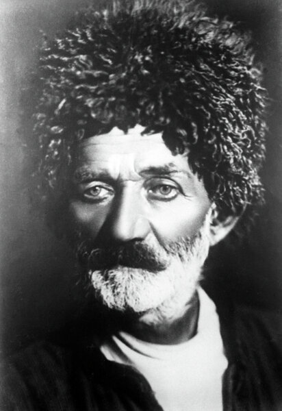 Лезгинские писатели и поэты. Стальский сулейман поэты дагестана. Лезгинский писатель сулейман стальский. Сулейман стальский. Портрет сулеймана стальского.