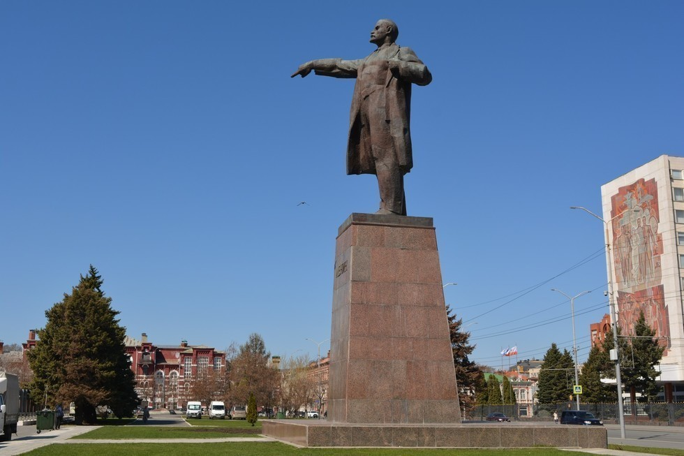 Ленин на площади