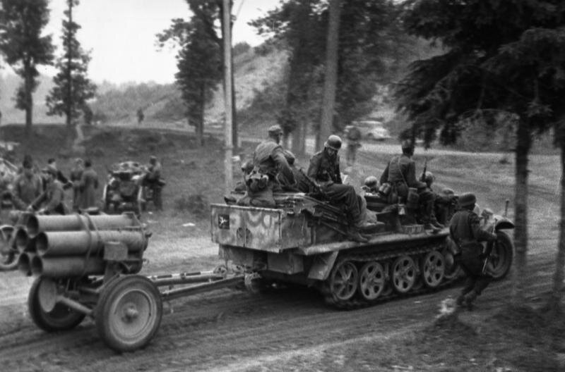 210-мм Nebelwerfer 42 и тягач Sd.Kfz.11 