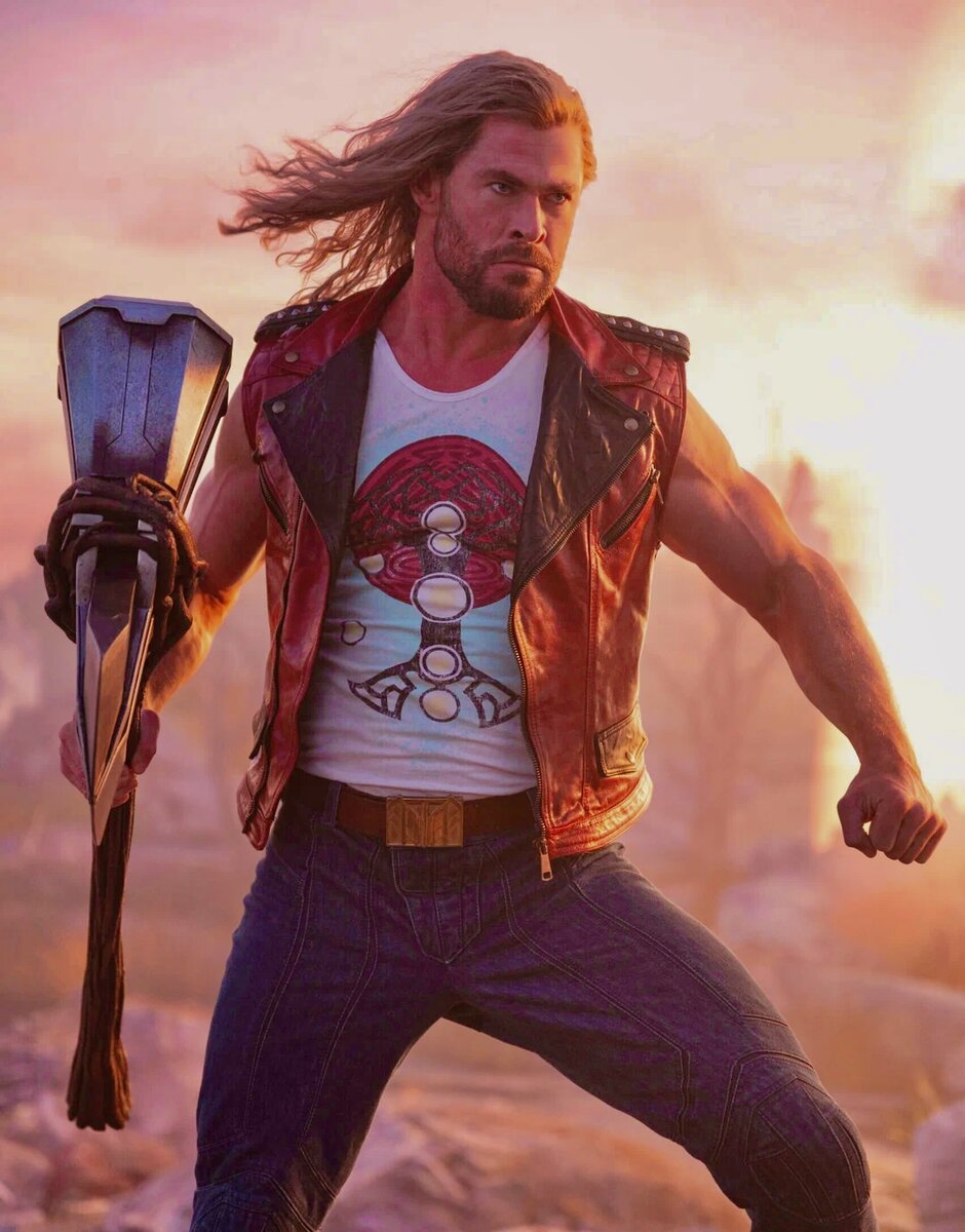 Кадр из фильма «Тор: Любовь и гром» взят с kinopoisk.ru