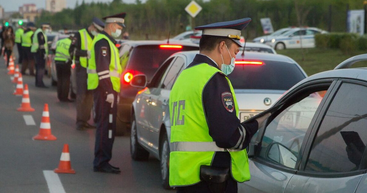 Много ДПСников | Можно ли выходить из машины если остановил инспектор?