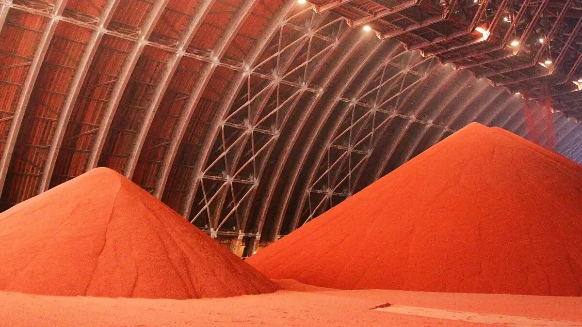 Фото:sputnik.by Беспрепятственный возврат белорусских калийных удобрений на мировой рынок позволил бы снизить цену на удобрения вдвое.