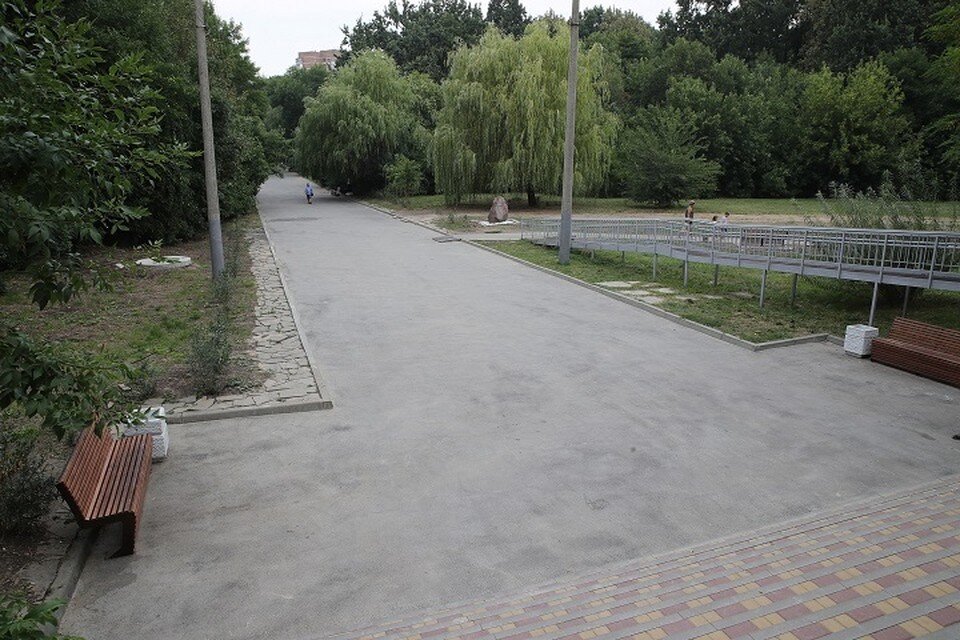     Пушкинская набережная - точка притяжения жителей и гостей приморского города. Фото: сайт правительства РО