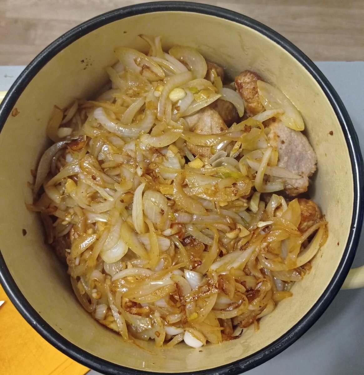 Полная кастрюлька с мясом на несколько дней. А гарнир к нему любой, свежеприготовленный Полная кастрюлька с мясом на несколько дней. А гарнир к нему любой, свежеприготовленный