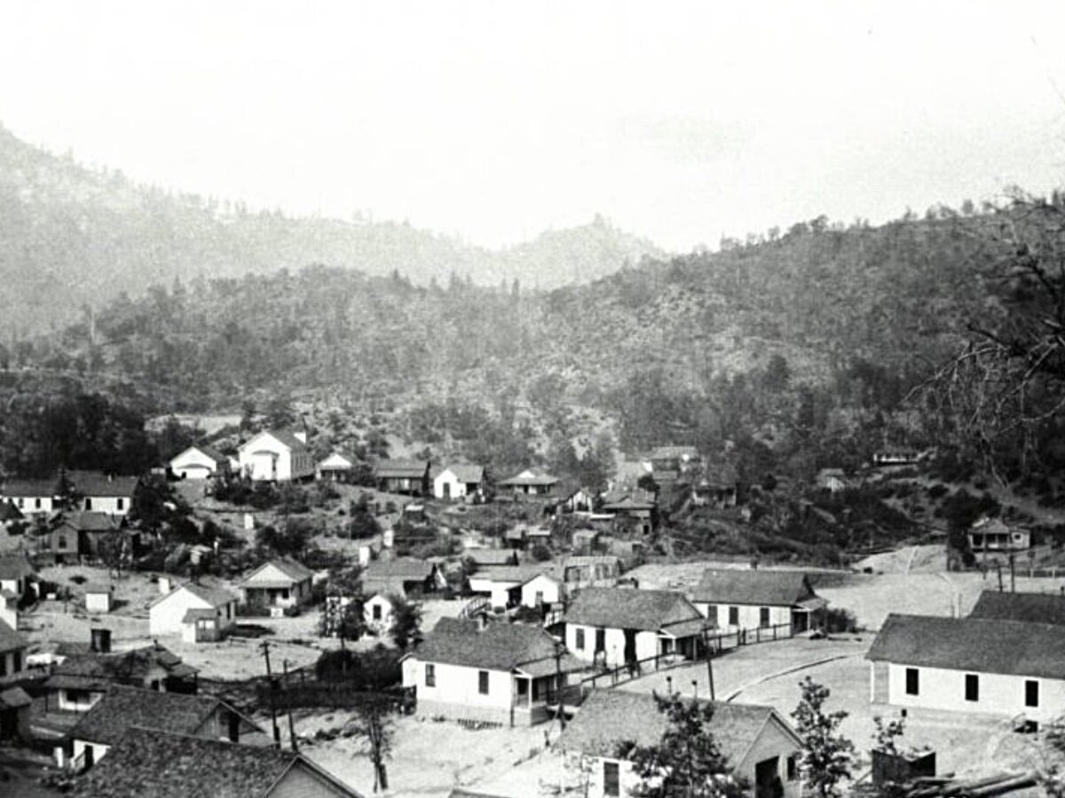 Город Кеннет, построенный в долине, позднее будет затоплен