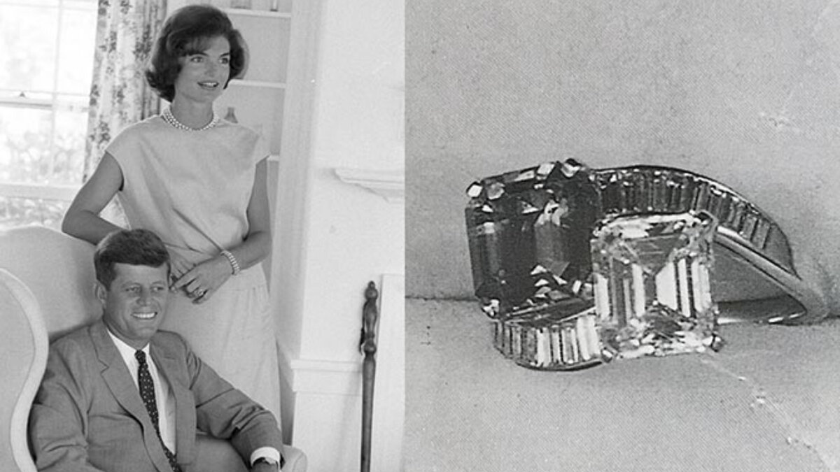 Слева — фото, на котором видно оригинальное обручальное кольцо Джеки. Справа — это же кольцо вблизи.