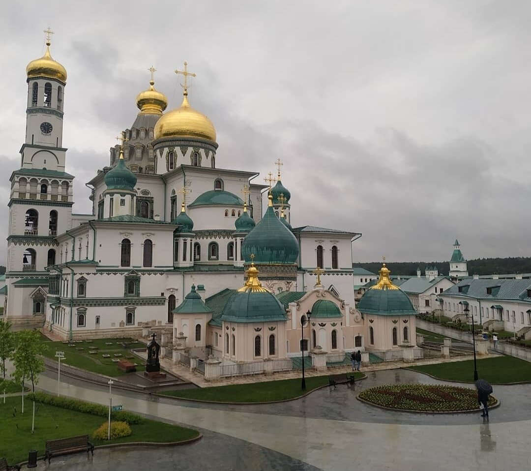 Подмосковный монастырь. Новоиерусалимский монастырь. Новый Иерусалим монастырь. Новый Иерусалим в Подмосковье. Самые красивые монастыри Подмосковья.