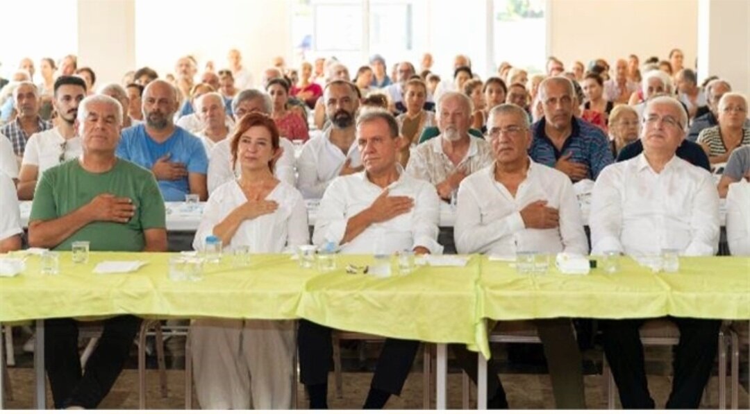 Главные лица города в общине алеви