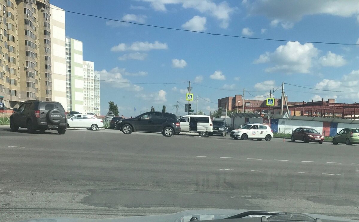    В Курске затруднён выезд с улицы Крымской из-за ДТП