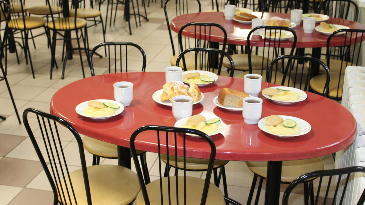     Также названа новая стоимость завтраков и обедов в школах города, об этом рассказали в мэрии.