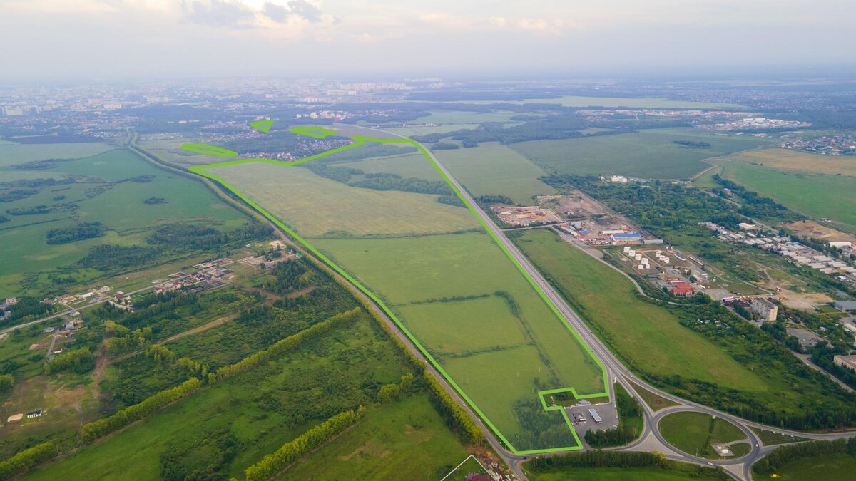     В Тюмени к продаже готовят земельный участок в районе аэропорта Рощино. Пустырь площадью 45,1 гектар планируют выставить на аукцион в первом квартале 2024 года.