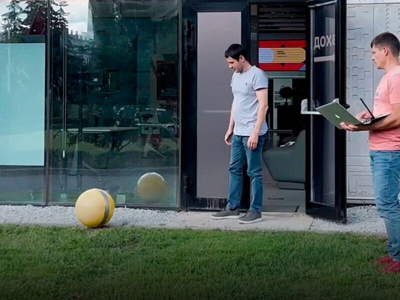    На улицах Москвы появился робот-колобок для доставки посылок [ВИДЕО]