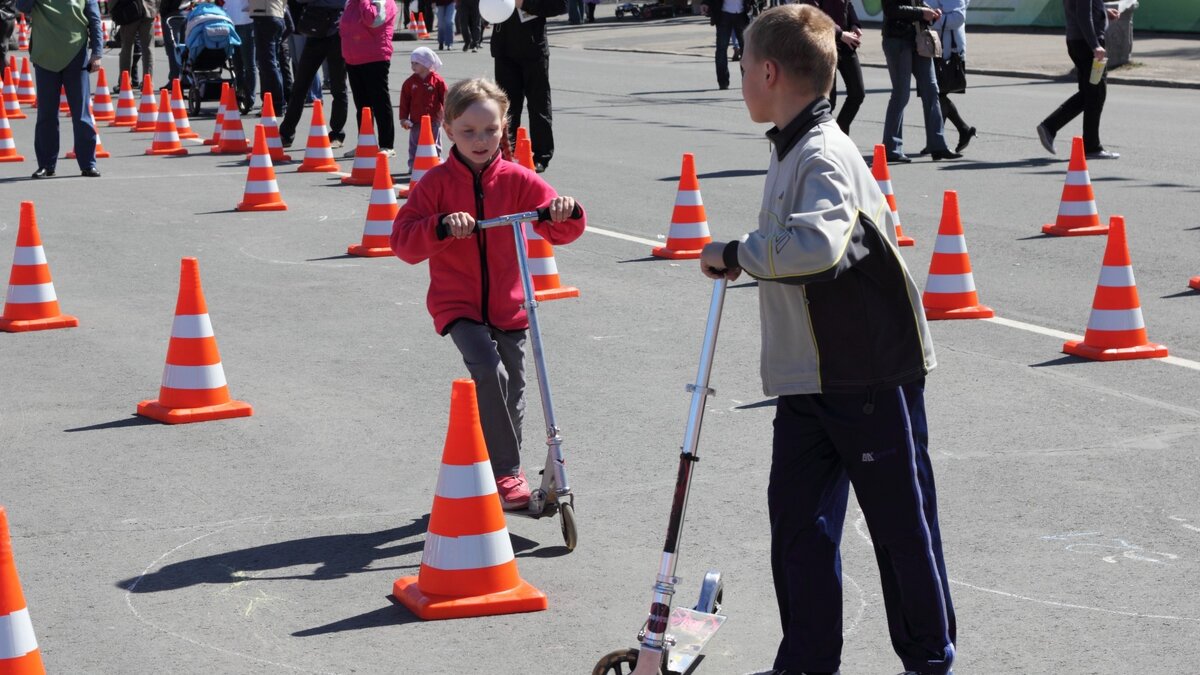     В субботу, 2 сентября, сразу после Дня знаний, школьников Владивостока (причём даже первоклашек) приглашают на яркое спортивное мероприятие — «Забег первых» (6+).