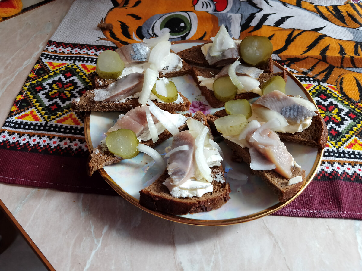 Бутербродики с селëдочкой