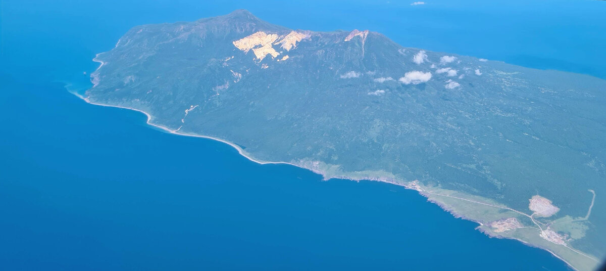 Вид на остров с самолета