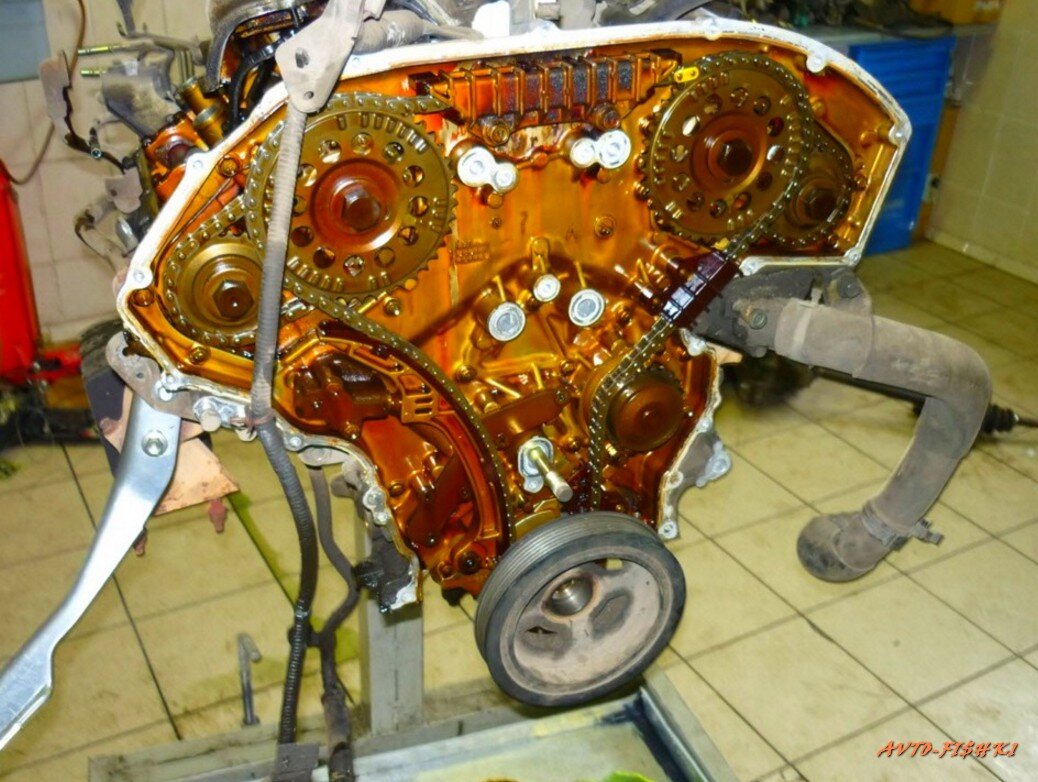 Двигатель 21129 гнет. ГРМ Ниссан Максима а33 3.0. Передняя крышка ГРМ Ниссан Максима а 33 в Кью 20 де двигатель. Ниссан Максима а33 2.0 цепь или ремень.