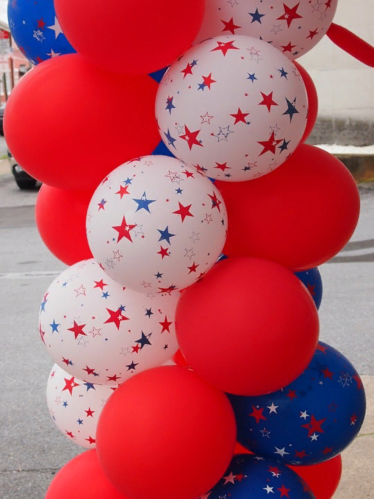 https://pixabay.com/photos/balloons-holiday-summer-4th-of-july-695896/