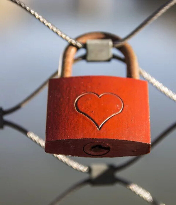 https://pixabay.com/photos/heart-castle-love-padlock-fence-268151/