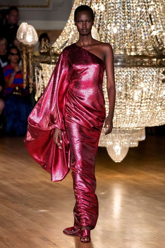 Модель Halpern из весенне-летней коллекции 2020. Источник фото www.vogue.com