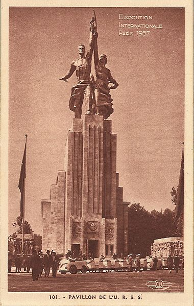 Советский павильон на Всемирной выставке в Париже, увенчанный скульптурой В. И. Мухиной, 1937. (сс) Wikimedia commons