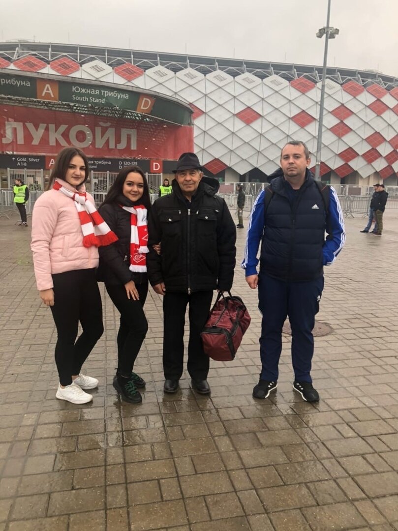 Встретились через месяц в Москве