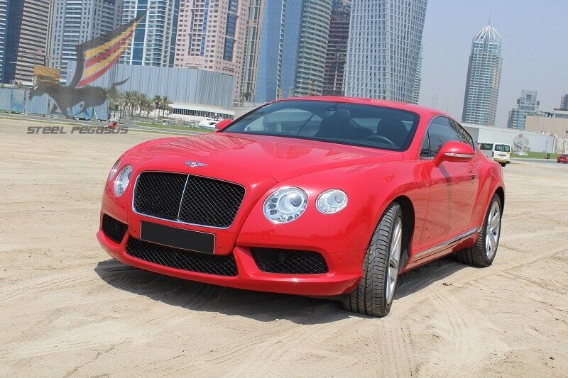 Bentley Continental красная