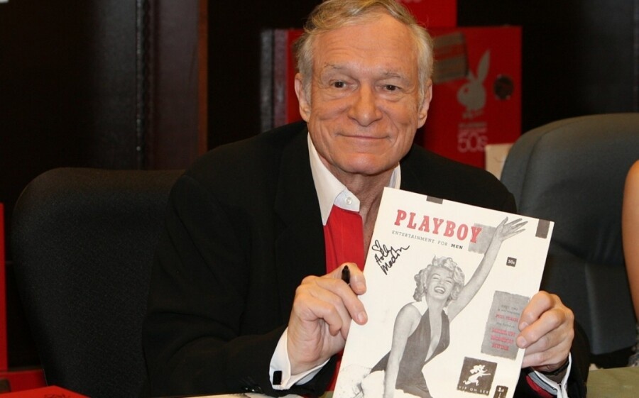 Хью Хефнер с первым журналом Playboy