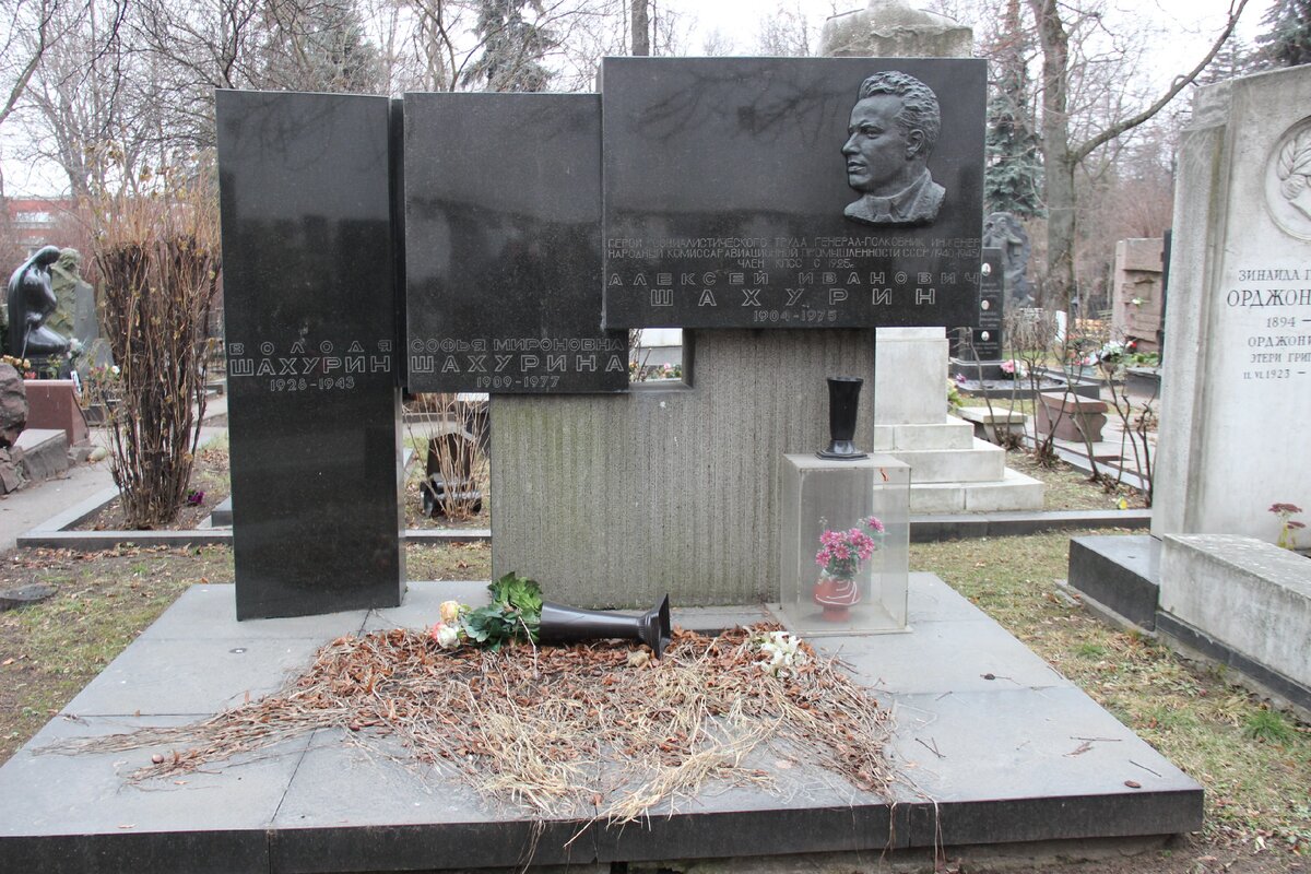 Нина уманская и володя шахурин фото Кладбищенские истории. Советские "Ромео и Джульетта" Канал 1147 (Творцы и шедевр