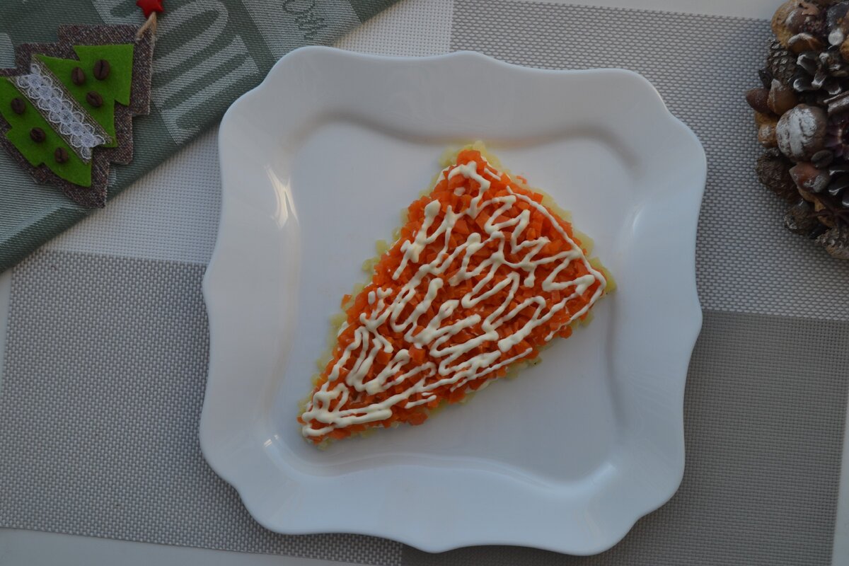 Ну очень вкусный салат - "Кусочек сыра для мышек"