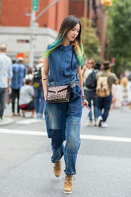 Клеш, серые, с потертостями: джинсы, которые будут в моде в 2020 году