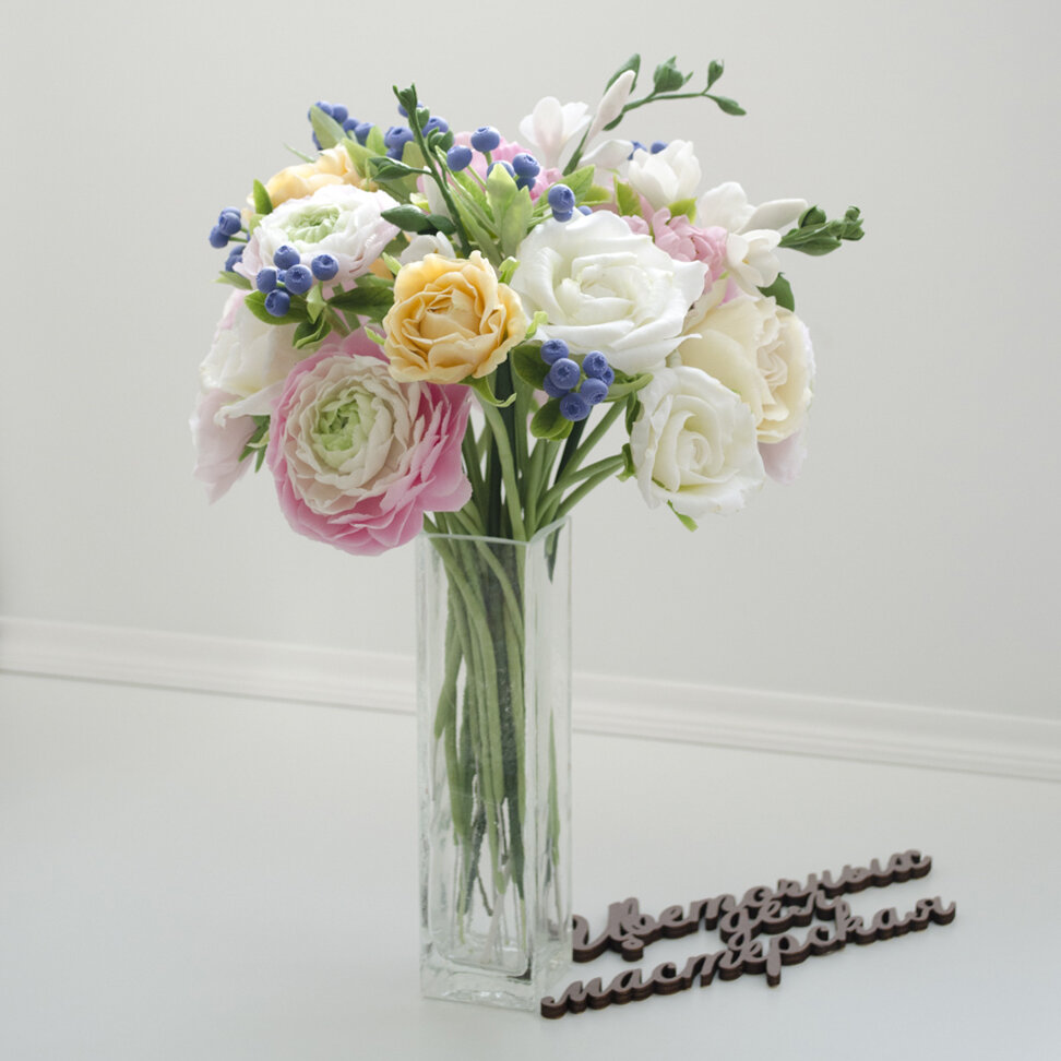 В галерее представлены работы учениц "Мастерской цветочных дел". Преподаватель Мария Варганова. Фото из личного архива.