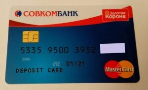 Получаем карту. Официально стать клиентом легко и просто, однако на практике люди сталкиваются с определенными трудностями. «Маринки» иногда пытаются отшить потенциального халявщика словами. Они говорят, что карта только для пенсионеров, или, что на неё надо перечислять зарплату, или же, что карт в отделении нет. Действительно, в правилах написано, что для получения карты надо составить заявление на перевод заработной платы, но нигде нет требования о непосредственном переводе зарплаты. В общем и целом, большинству людей удается с лёгким боем получить заветную синюю карту.