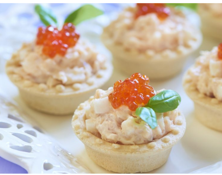 Поверьте мне это очень вкусные тарталетки. Просто тают во рту. Сочетание морских ингредиентов предают неповторимый вкус этой закуски. Просто попробуйте приготовить сами и убедитесь ,что я права.