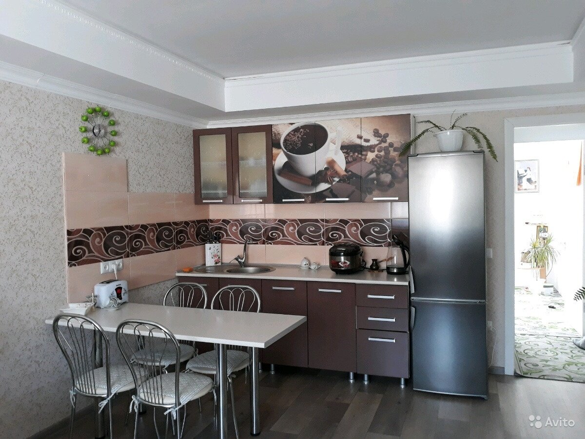 Как Вам гаражик на 95 квадратов? Фото с avito.ru