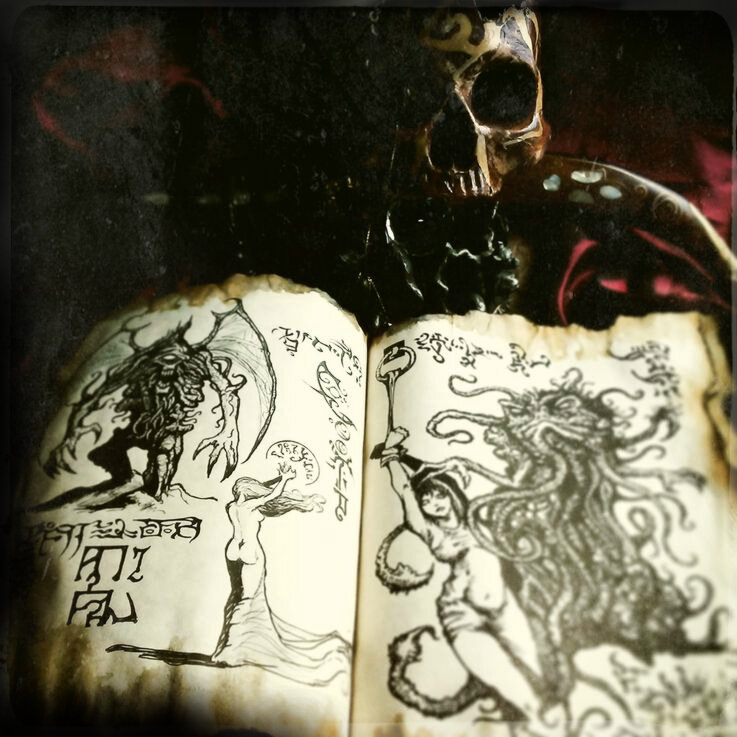 Листайте, листайте вперёд! Древние боги жаждут вашего внимания...