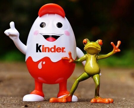Киндер-сюрприз и жаба.