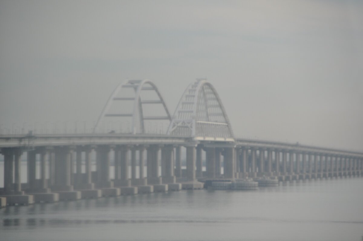В день отправления Мост был в утренней дымке