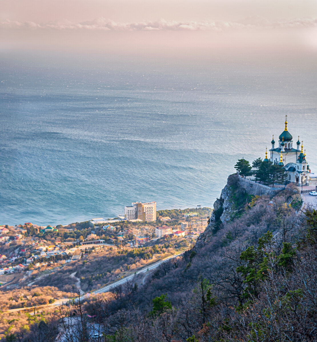 Ялта воскресенье. Церковь Форос в Крыму. Форос Церковь Воскресения Христова. Храм Воскресения Христова Форос Крым. Ялта храм на горе Форос.