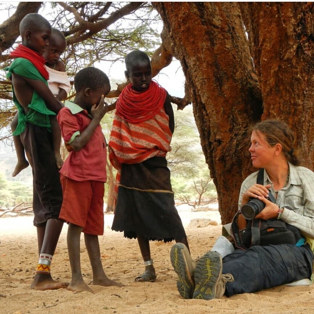 Детишки из племени Туркана в Кении застали нас за автостопом...