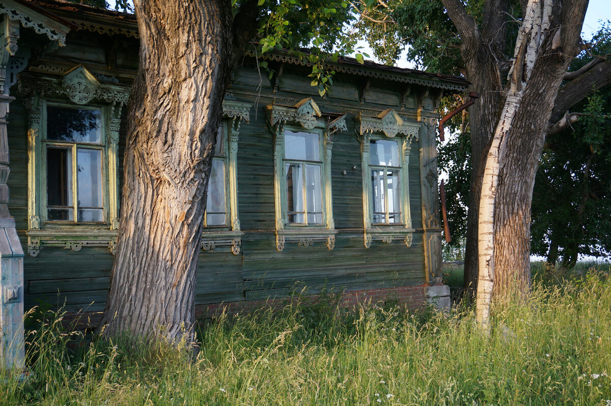 Село по другому. Деревня Таман Березники. Дом купца Началина в селе воробьёвка. Пос Таман Пермский край Поповский дом. Березники Таман экскурсия.